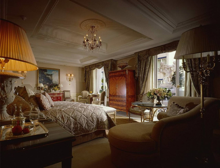Royal Luxury Bedroom Designs