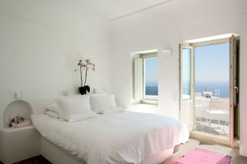 Simple white bedroom designs ideas 002