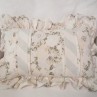 Using-shabby-chic-decorative-pillows-to-decorate-the-room-(2)