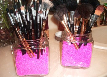 Makeup brush organizer idea