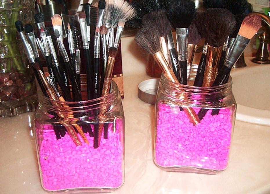 Makeup Brush Organizer Idea