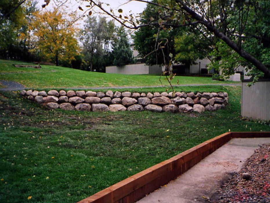 Fabulous  Building A Retaining Wall Product Picture