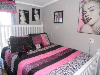 To Decorate Bedroom In Marylin Monroe Theme